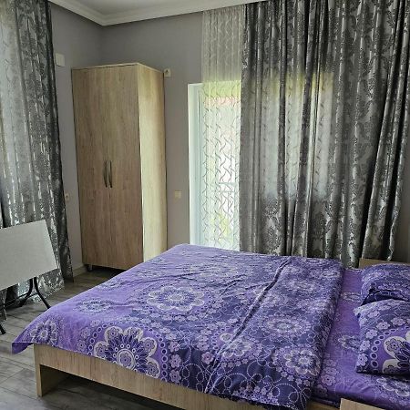 Tete Guest House Batumi Bagian luar foto