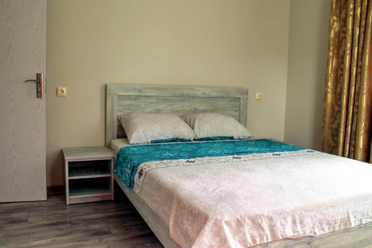 Tete Guest House Batumi Bagian luar foto