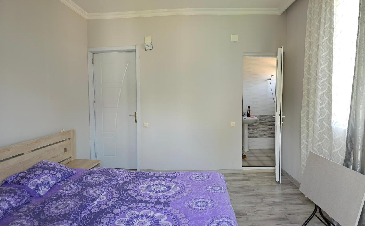 Tete Guest House Batumi Bagian luar foto