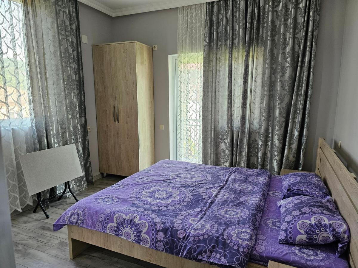 Tete Guest House Batumi Bagian luar foto