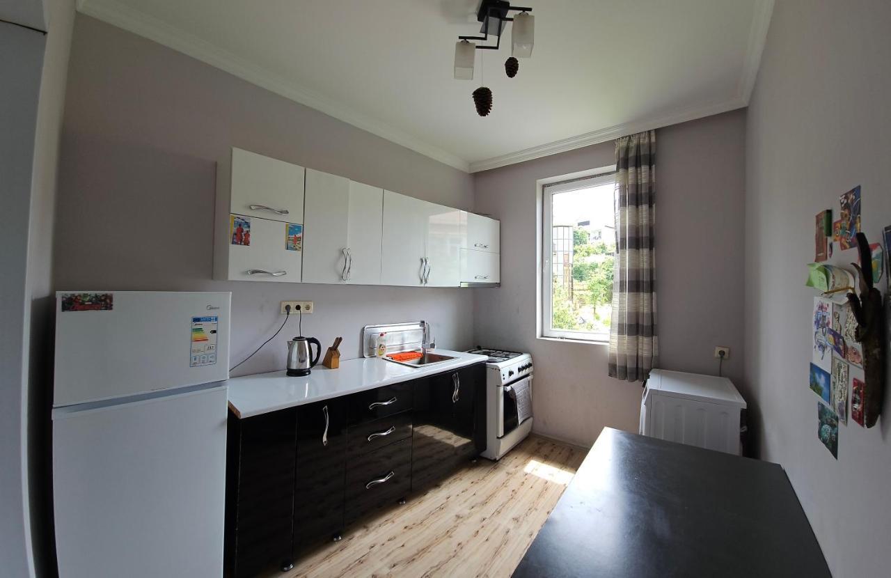 Tete Guest House Batumi Bagian luar foto